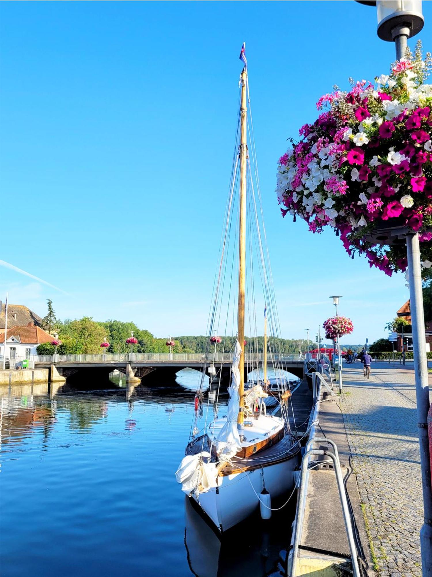 Neues Schmuckstueck Am Hafen Erstklassige Einrichtung Und Fantastischer Ausblick Von 